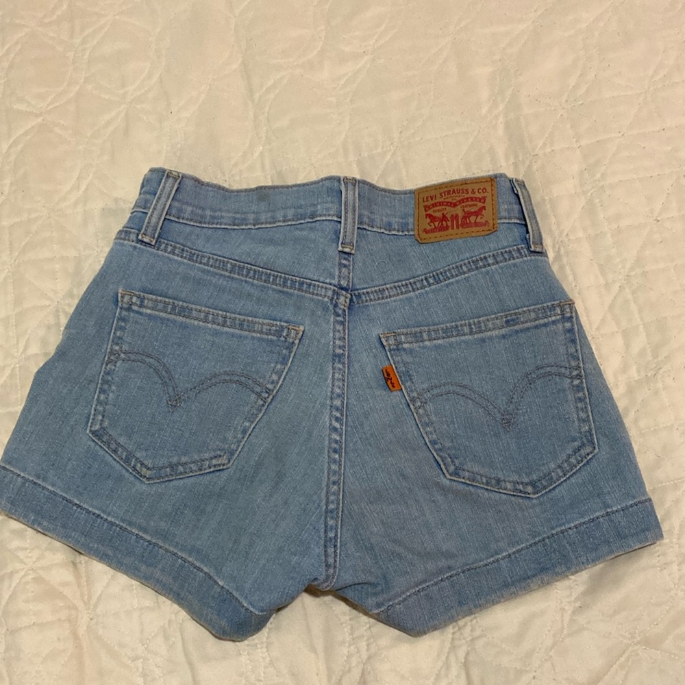 Levi’s shorts size 24